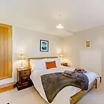 Nyaraló 6 Bed In Penrith Oc-95344