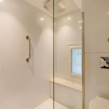 Holiday home 6 Bed In Martindale 95344