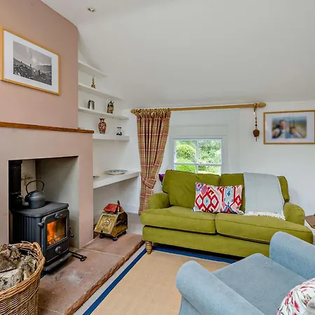 6 Bed In Martindale 95344