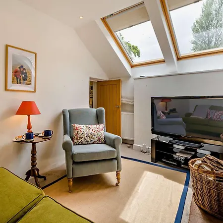 Holiday home 6 Bed In Martindale 95344 *