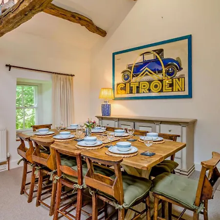 Holiday home 6 Bed In Martindale 95344