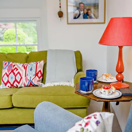 6 Bed In Martindale 95344 Holiday home *