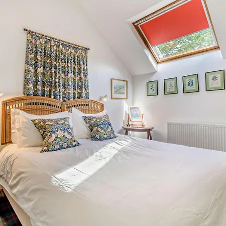 6 Bed In Martindale 95344 Holiday home