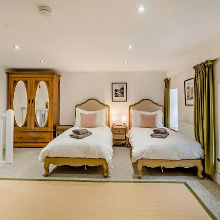 Holiday home 6 Bed In Martindale 95344