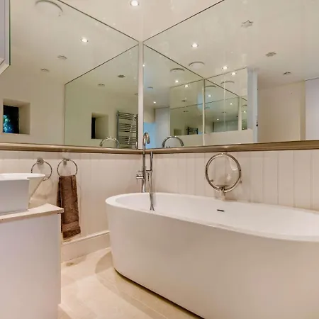 6 Bed In Penrith Oc-95344