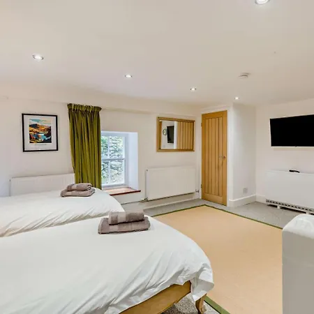 Nyaraló 6 Bed In Penrith Oc-95344 *
